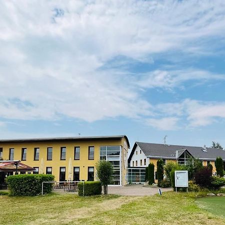 Jested Golf Restaurace A Penzion Svetla pod Jestedem Eksteriør billede