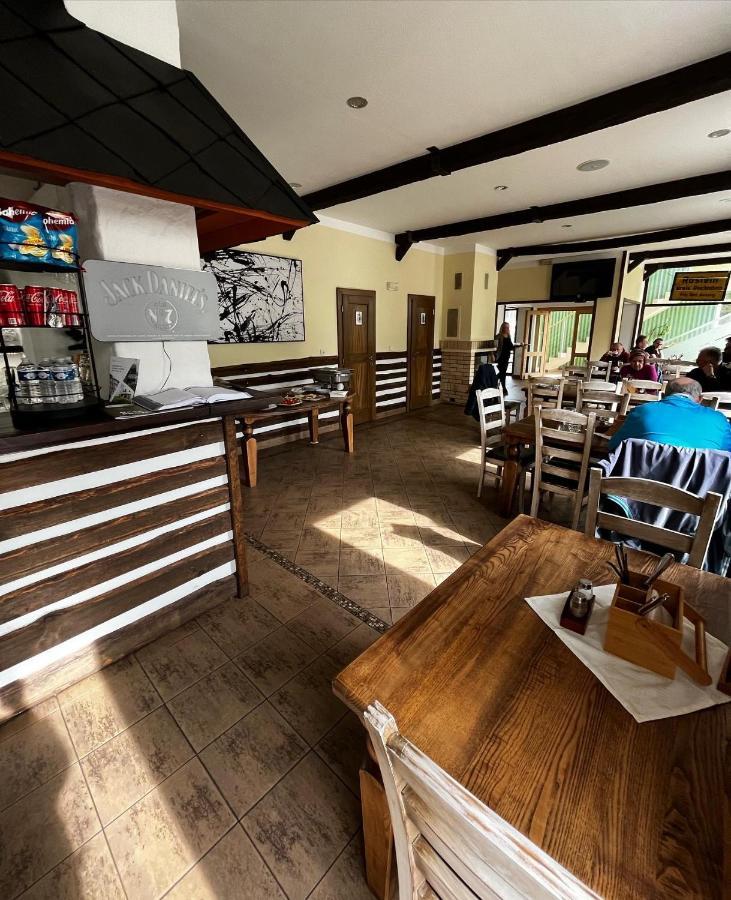 Jested Golf Restaurace A Penzion Svetla pod Jestedem Eksteriør billede